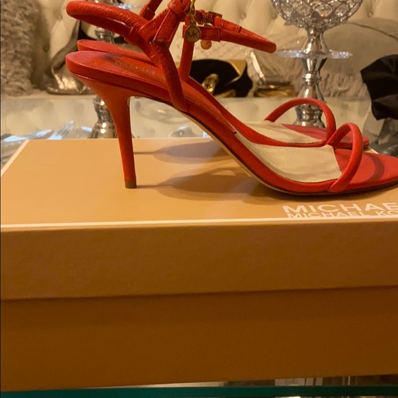 Michael Kors shoes size 7 1/2 - Picture 3 of 3